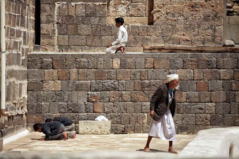 Boz Toprağın Üzerinde Yemen   