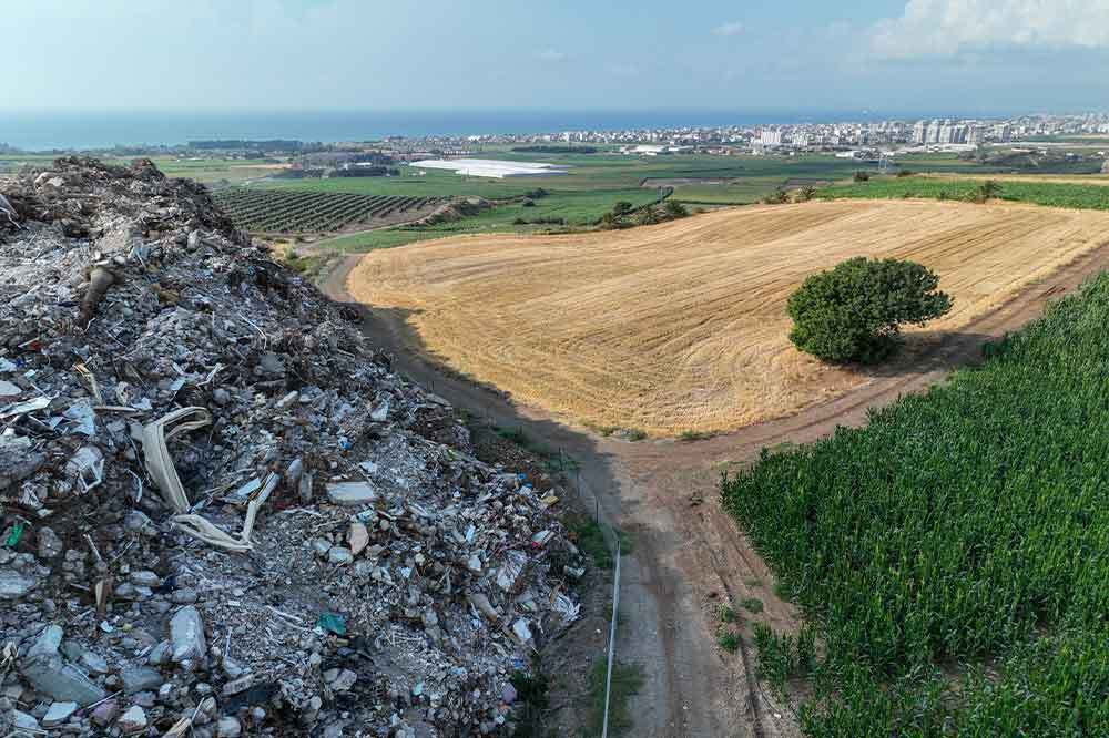 Hatay’daki Enkaz Atıkları Zehir Saçıyor