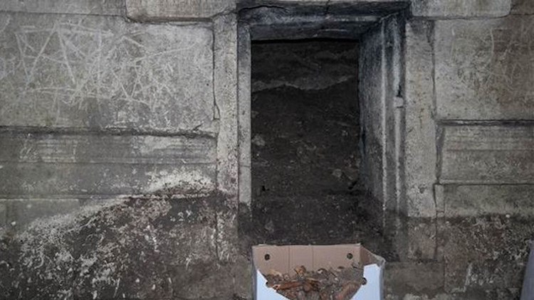 İki Bin Yıllık Mezar Odası Bulundu