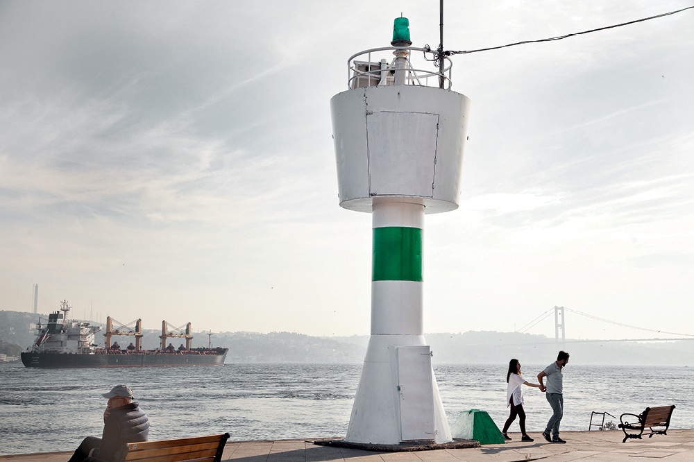 İstanbul'un Fenerleri, Denizin Yalnız Işıkları