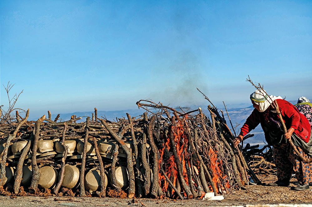 Manisa / Gökeyüp: Toprağı Yoğuranlar