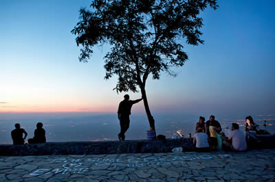 Dağın Eteğindeki Şehir, Manisa