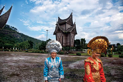 Endonezya: Kadınlar Diyarı, Anasoylu Minangkabau’lar