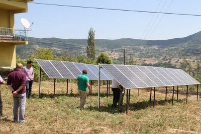 Güneş Enerjisi Santralini Köyüne Kurdu