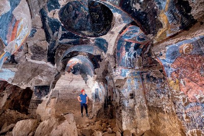 Isbıdın Kaya Kilisesi: Duvar Resimleri Silinirken