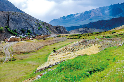 Pakistan / Brogil Köyü: Dünyanın Ve Tarihin Sınırında