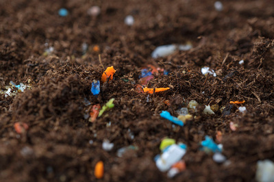 Plastik Toprak
