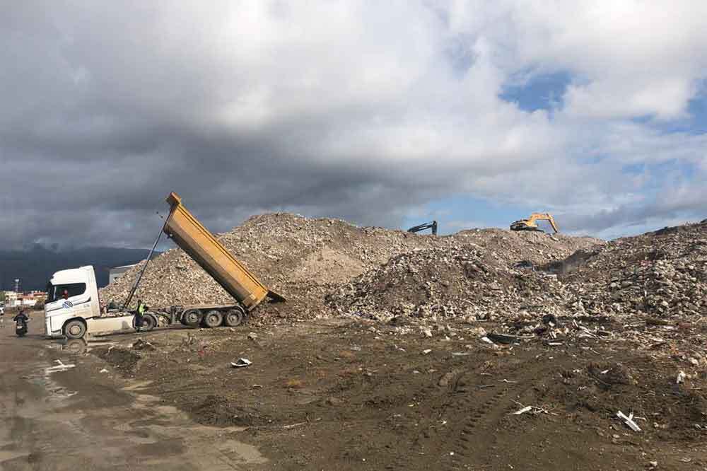 Hatay’daki Enkaz Atıkları Zehir Saçıyor 2