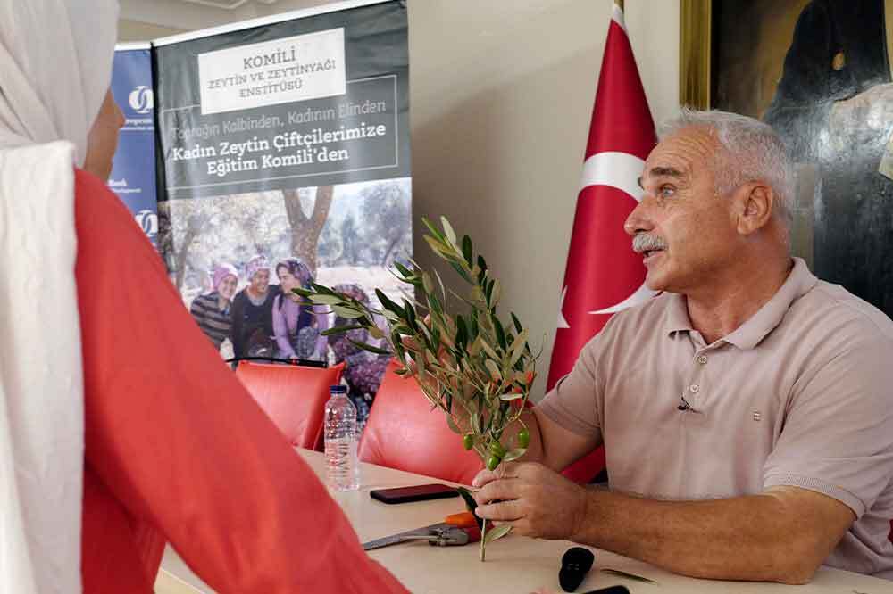 Kadın Zeytincilerimize Komili'den Eğitim 3