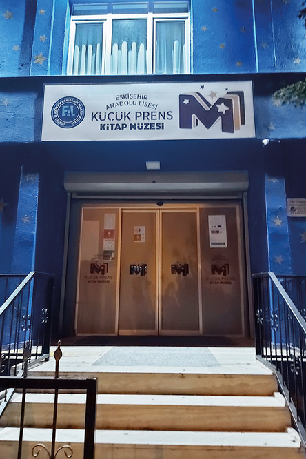 K&uuml;&ccedil;&uuml;k Prens Evreni 1